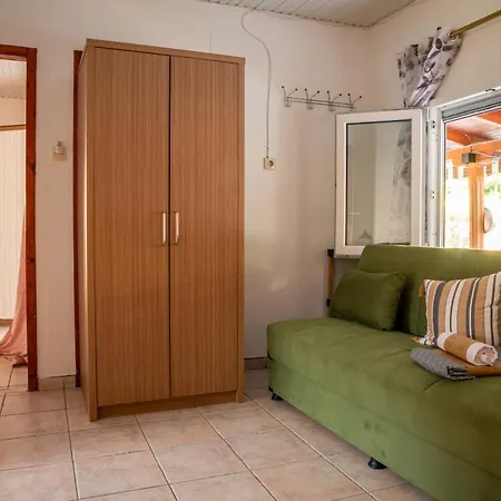 Seaside By Golden Host Apartment